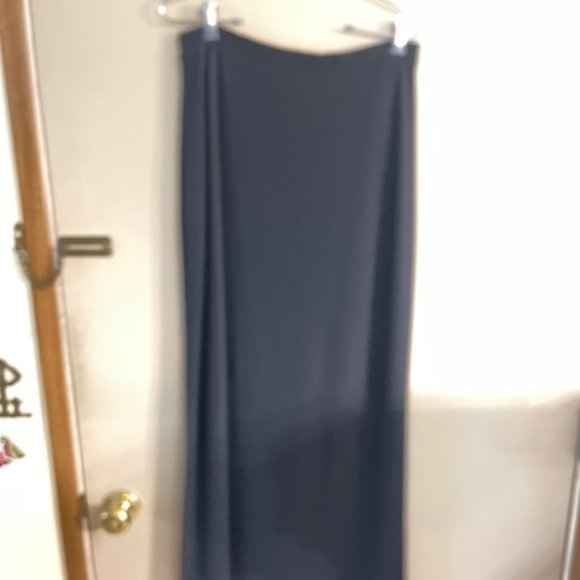 BLACK BEADED TOP AND BLACK KNIT EVENING SKIRT - Picture 3 of 4